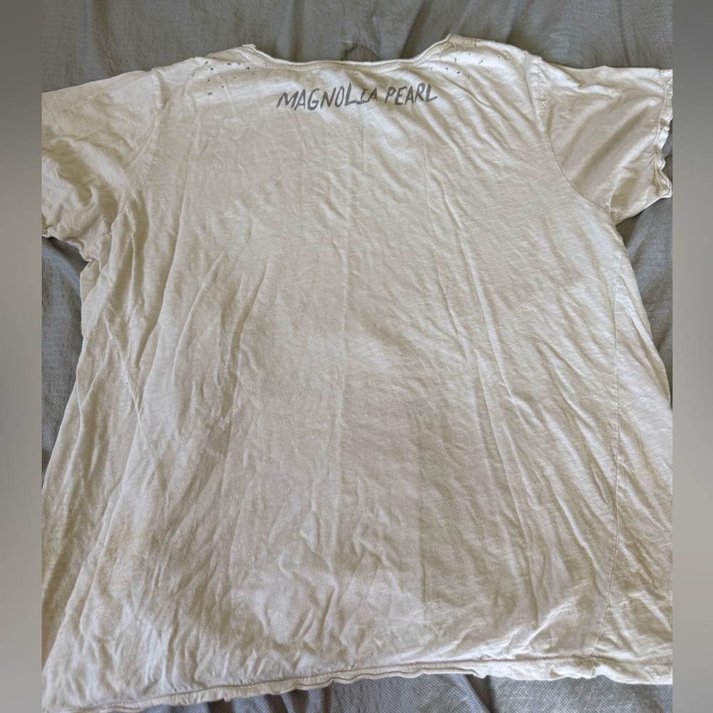 Two Magnolia Pearl White Cream Short Sleeve Tees